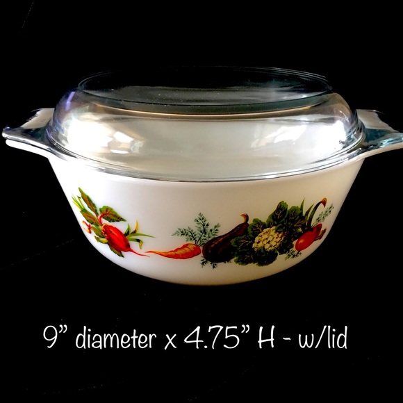 Vintage English Pyrex Round Casserole - Picture 1 of 5